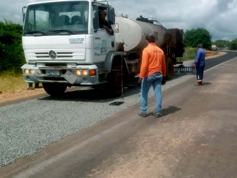 Estrada que liga Mauriti e Brejo Santo está com 80% de execução