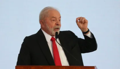 Lula planeja maratona de inaugurações até abril
