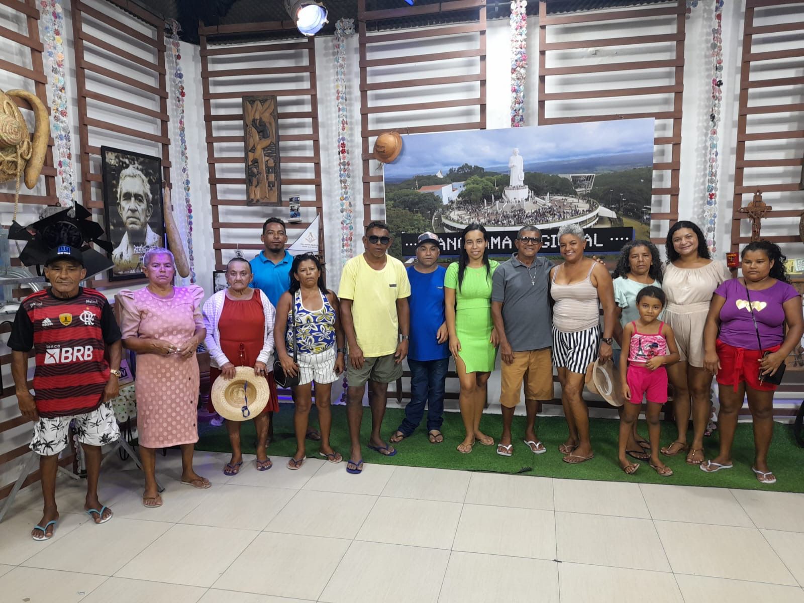 Romeiros que estão em Juazeiro do Norte fazem visitas a TV Padre Cicero