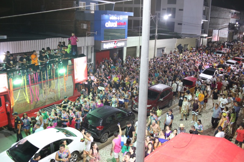 Carnaval de Várzea Alegre: Multidão segue o Blocão da MIS
