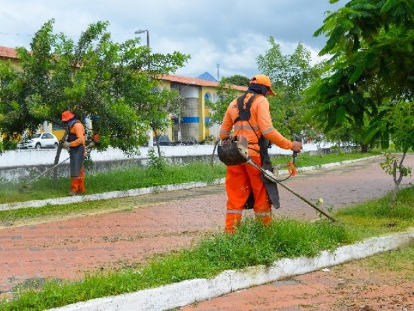 Prefeitura do Crato prossegue com mutirões de limpeza nos bairros e distritos