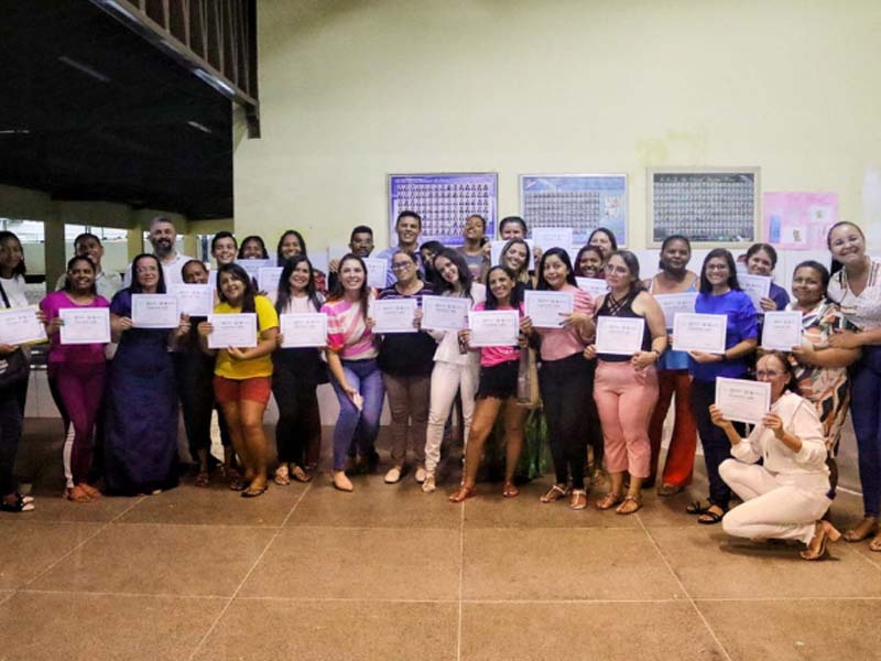 Seduc de Juazeiro do Norte entrega certificados do curso de microempreendedor individual