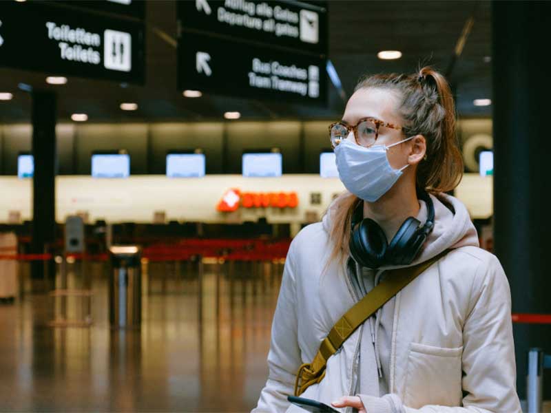 Anvisa decide que uso de máscaras em aviões e aeroportos não é mais obrigatório