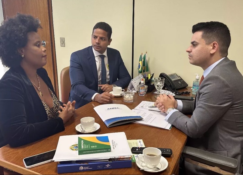 Deputado Federal Yury do Paredão participa de maratona de reuniões para definir texto da MP do Pronampe
