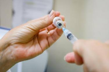 Pandemia completa três anos com crianças entre os mais vulneráveis