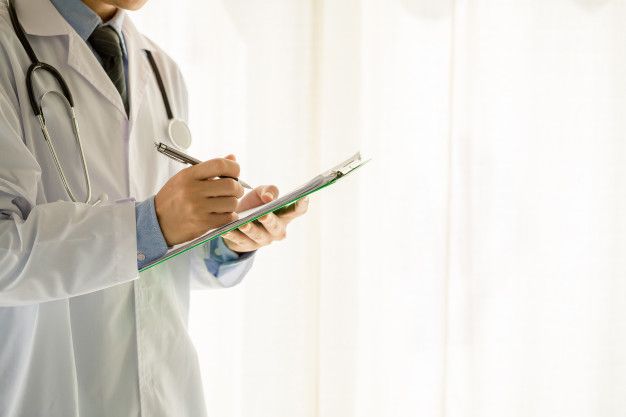 Governo relança Mais Médicos; brasileiros terão prioridade