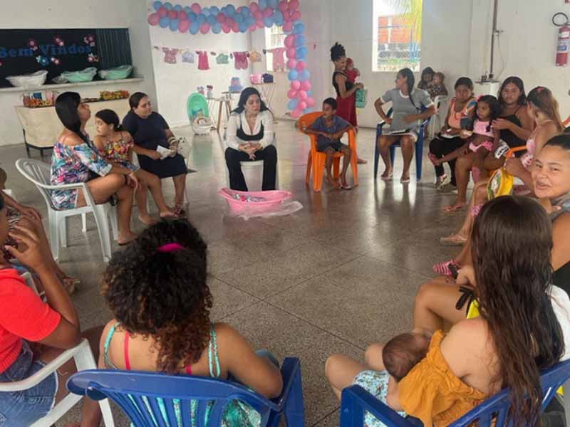 Gestantes do CRAS Horto recebem kits de Auxílio Natalidade, em Juazeiro do Norte