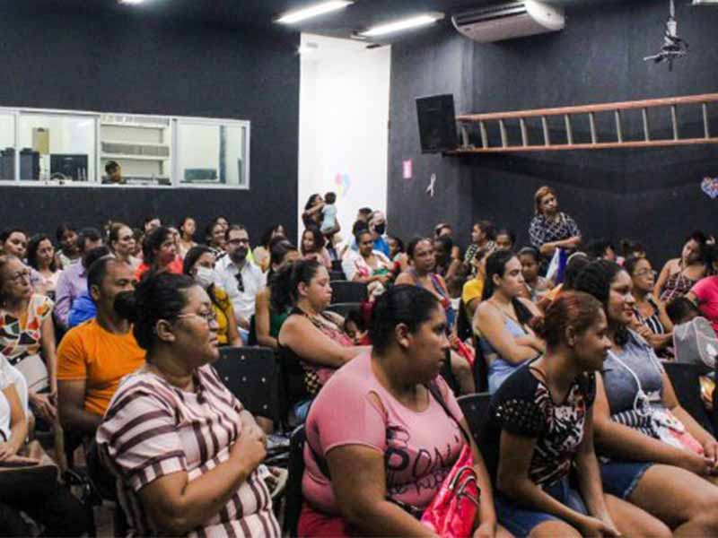 Programa Criança Feliz promove palestra de conscientização sobre o Autismo