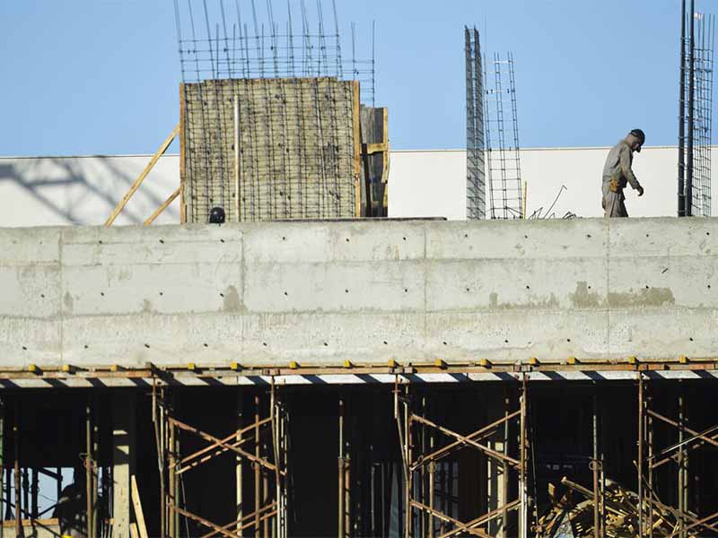 Prefeitos e governadores tem até hoje (24) para informar obras paralisadas ao governo federal