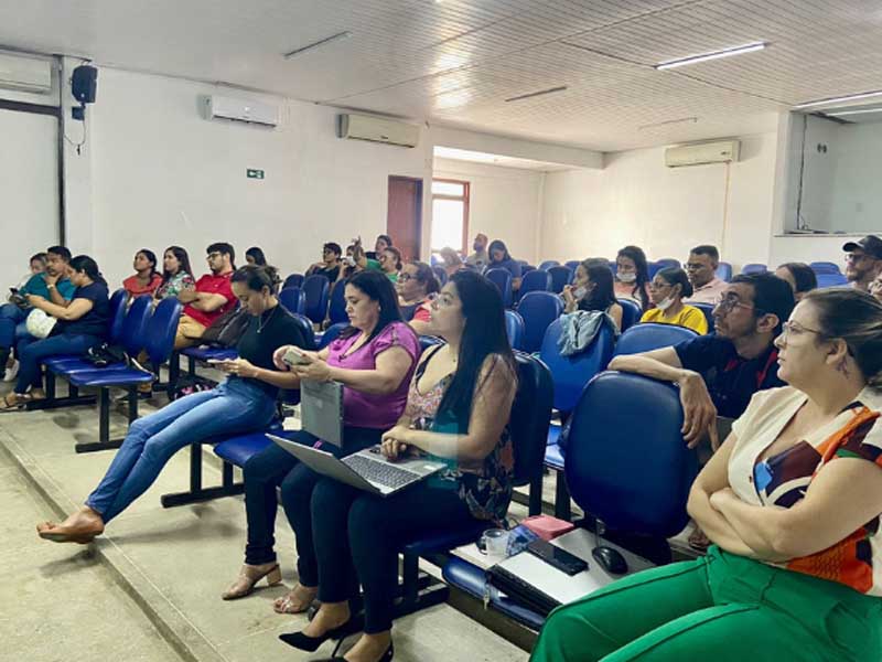 Sesau de Juazeiro do Norte promove capacitação para digitadores do mutirão de cadastramento