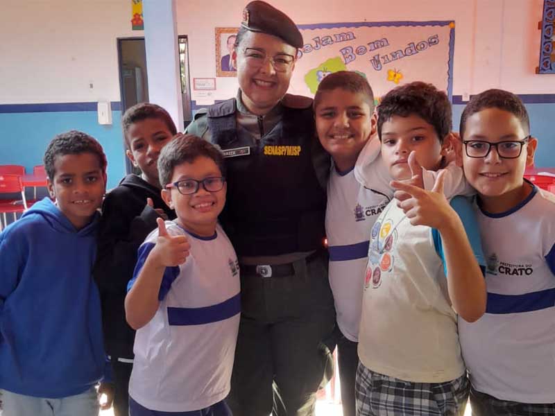 Crato: Policiais visitam escolas para conscientizar estudantes sobre violência