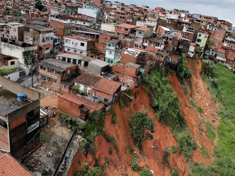 Governo mapeia 14 mil áreas com alto risco de deslizamento