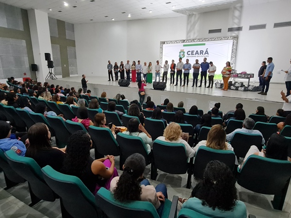 Certificação do Primeiro Passo e Criando Oportunidades realizada para 300 alunos no Crato