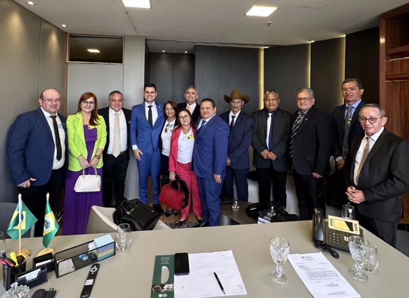 Deputado Federal Yury do Paredão recebe comitiva de vereadores em Brasília para articular projetos