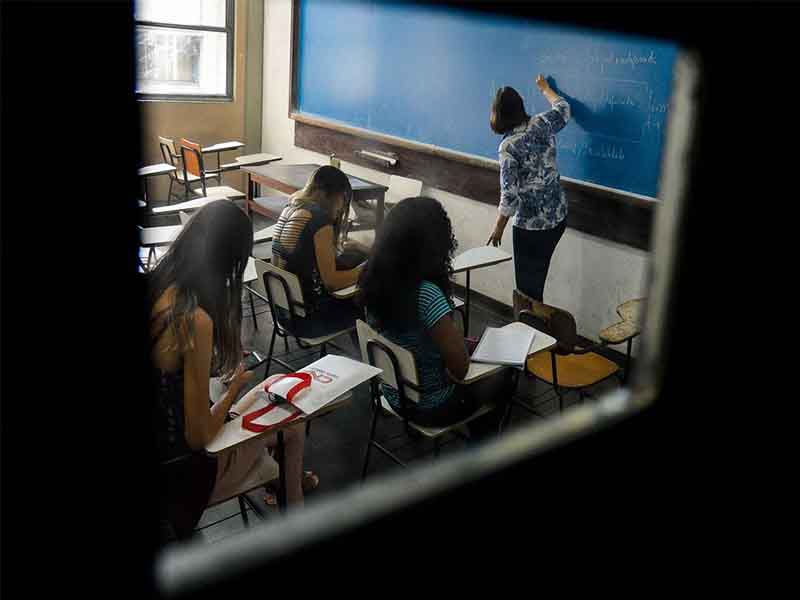 Pesquisa mostra por que brasileiros deixam escola