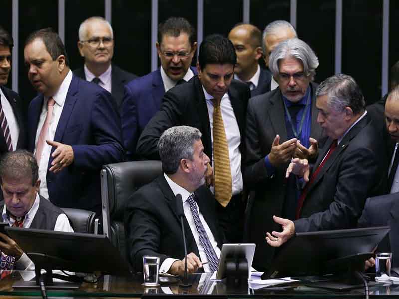 Câmara concluirá votação de novas regras fiscais nesta quarta-feira (24)