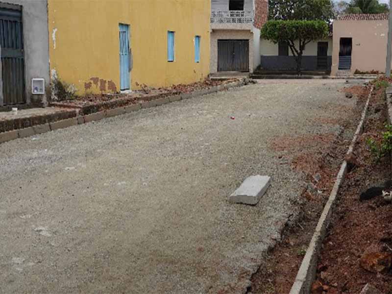 Ruas do bairro São José, em Crato, recebem calçamento
