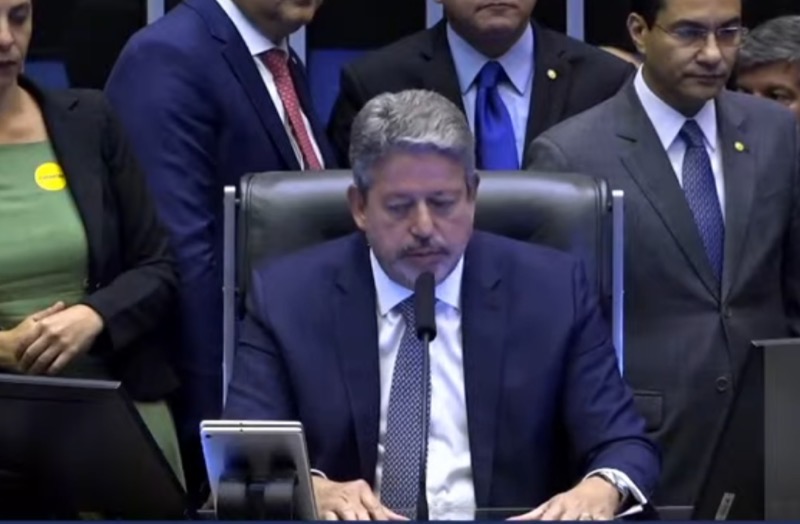 Após pedido do relator, Lira adia votação do PL das Fake News na Câmara