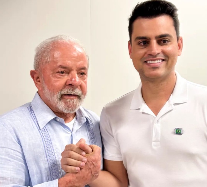 Deputado  Federal Yury do Paredão recepciona Lula durante agenda do presidente no Cariri