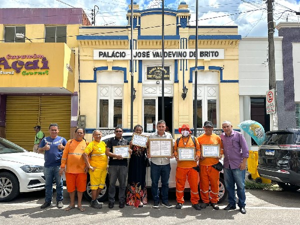 Profissionais de limpeza pública do Crato são homenageados na Câmara Municipal
