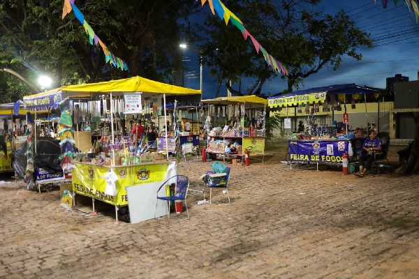 Feira de fogos inicia funcionamento em Juazeiro do Norte