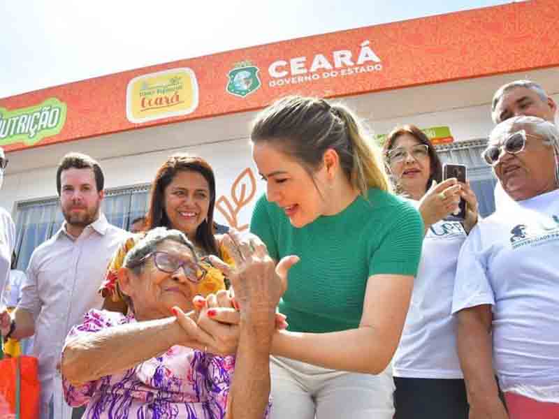 Entidades credenciadas ao Mais Nutrição Cariri recebem doação de roupas e calçados