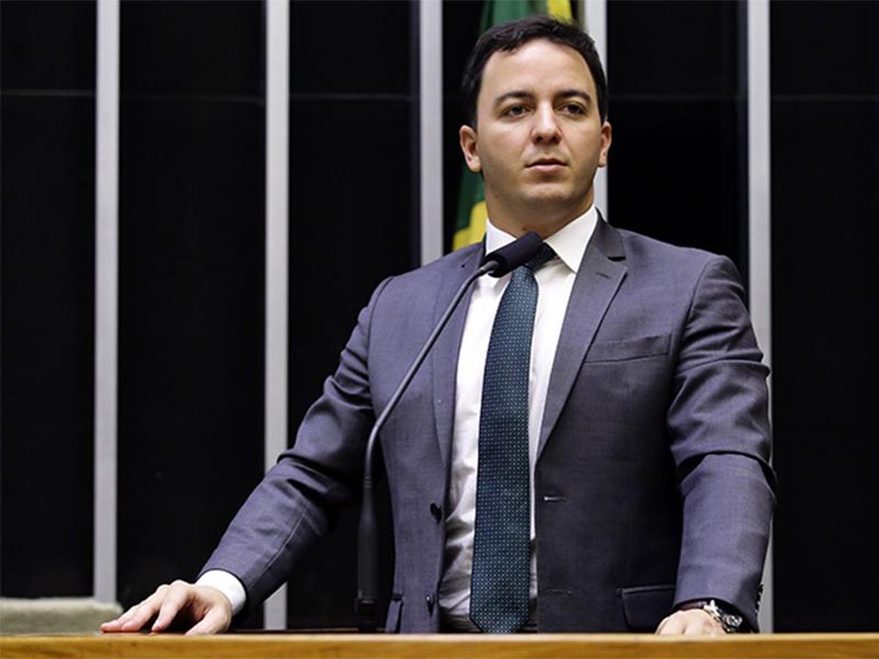 Câmara de Juazeiro aprova projeto de Jacqueline Gouveia que concede título de cidadania a deputado Célio Studart