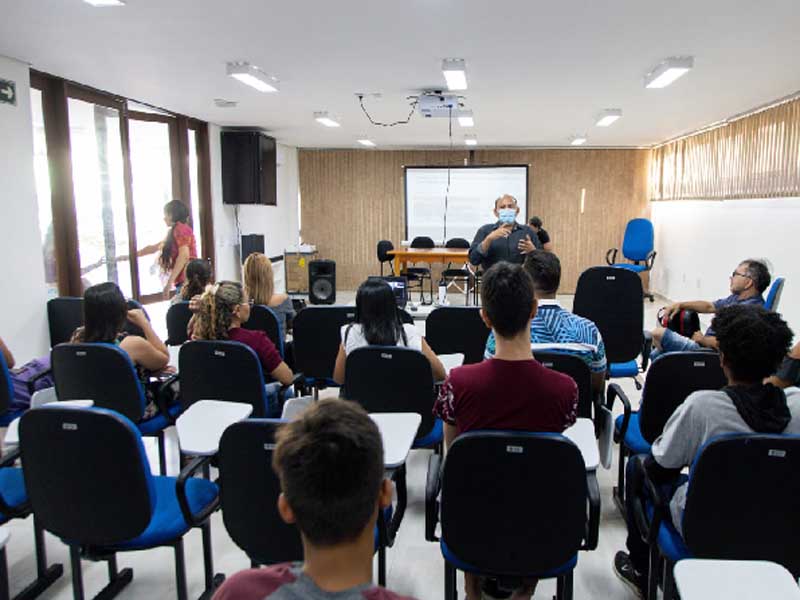 Juazeiro do Norte: alunos do Telecentro recebem certificados de curso