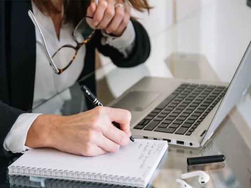 Semana com 4 dias de trabalho será testada no Brasil ainda neste ano; entenda iniciativa