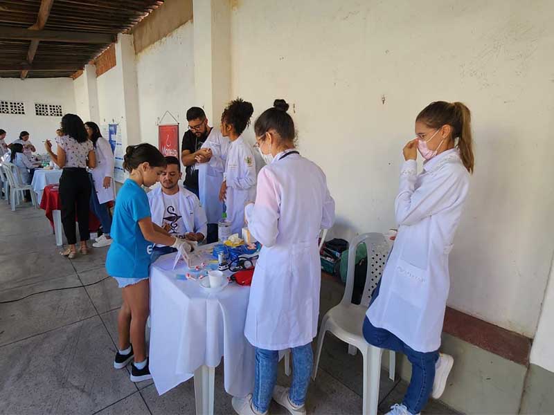 Universitários Estácio de Sá e Idomed, em parceria com a Pastoral da Saúde realizaram ação social no Centro Juvenil dos Salesianos