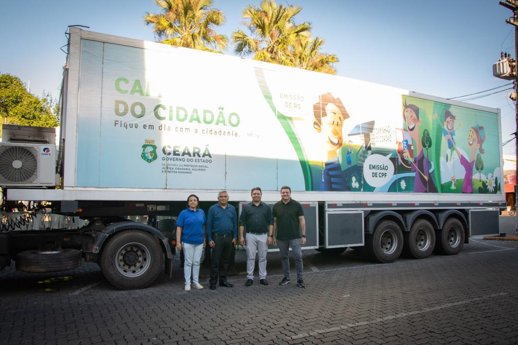 Presidente Capitão Vieira acompanha serviços do Caminhão do Cidadão