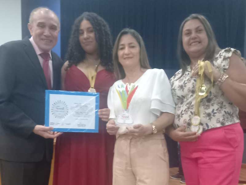 Alunos da rede municipal de Farias Brito recebem premiação da etapa estadual do Prêmio Peteca