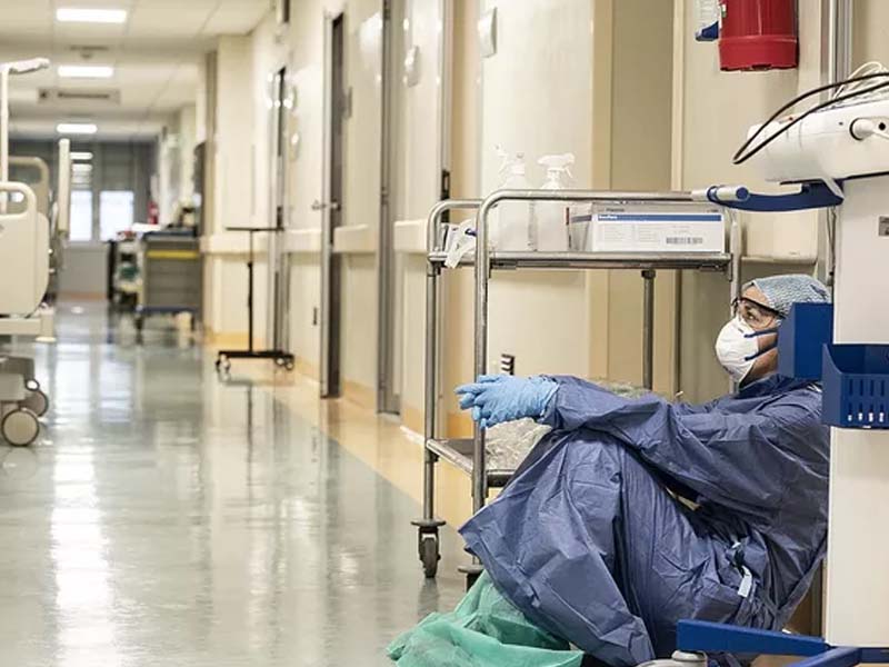 Lei obriga hospitais a oferecer espaço de descanso para profissionais de enfermagem