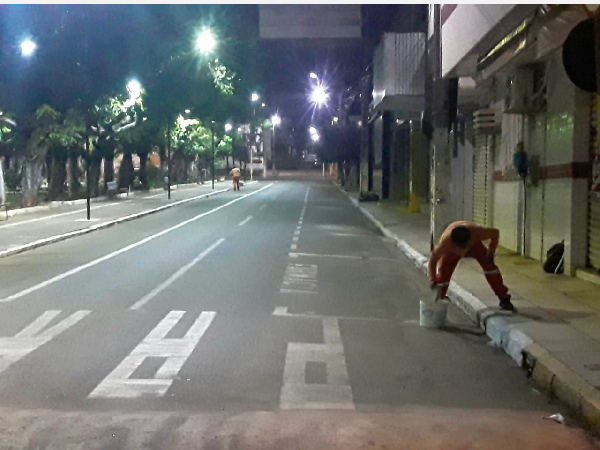 Prefeitura do Crato realiza mutirões de limpeza na cidade pela madrugada