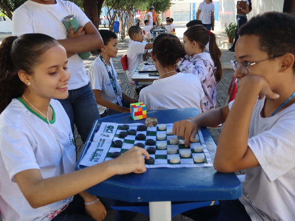 Estudantes participam de projeto que incentiva interesse pela matemática