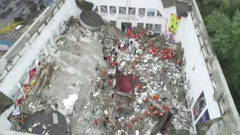 11 pessoas morrem após teto de ginásio cair em uma escola na China