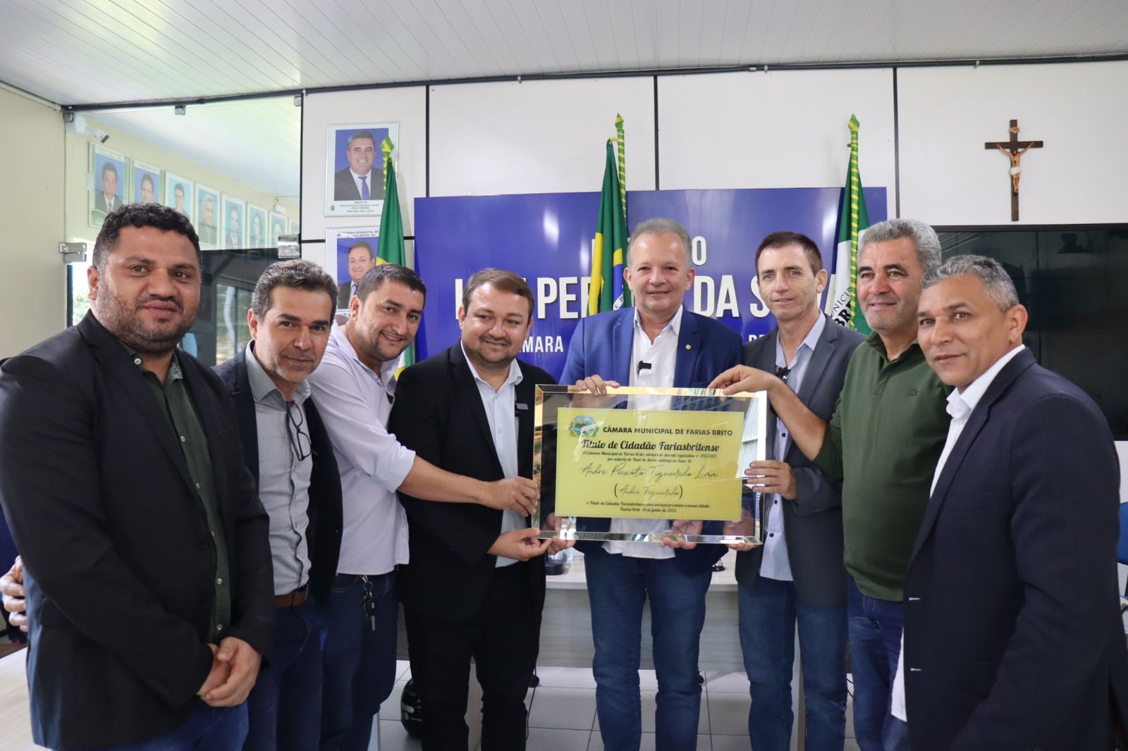Presidente da Câmara de Farias Brito e vereadores concedem título de cidadão fariasbritense ao deputado André Figueiredo
