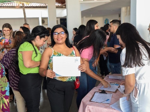 Juazeiro do Norte: SEDEST entrega 41 certificados de cursos profissionalizantes