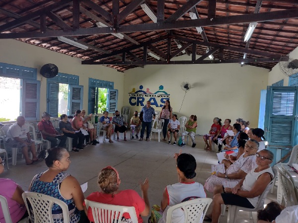 CRAS Triângulo comemora Dia dos Avós com entrega de certificados