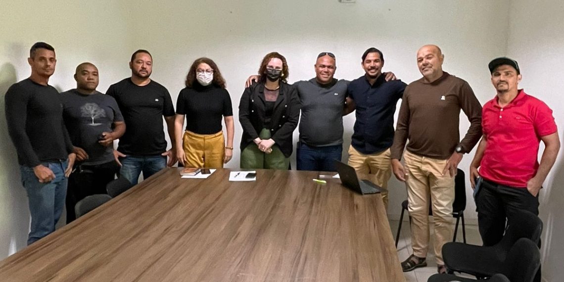 Governo Municipal de Barbalha e representantes da categoria de vigias se reúnem na sede da prefeitura para tratar sobre alteração de nomenclatura da categoria