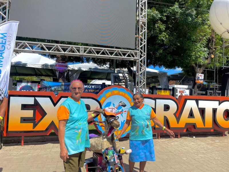 Prefeitura de Farias Brito leva cerca de 300 idosos para passeio na Expocrato 2023