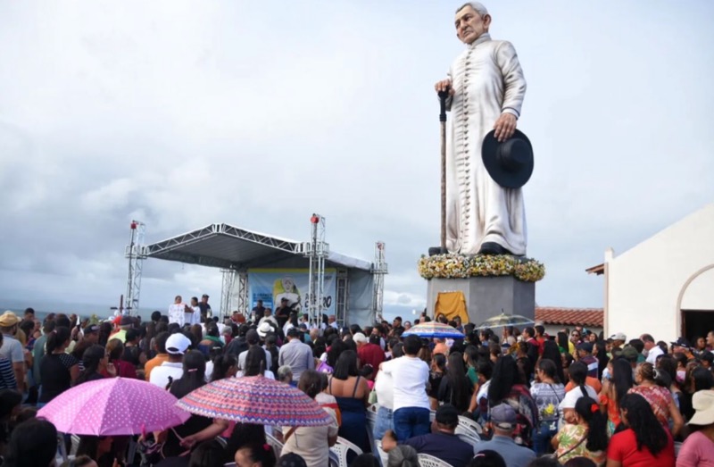 Padre Cícero ganha estátua de sete metros em município alagoano