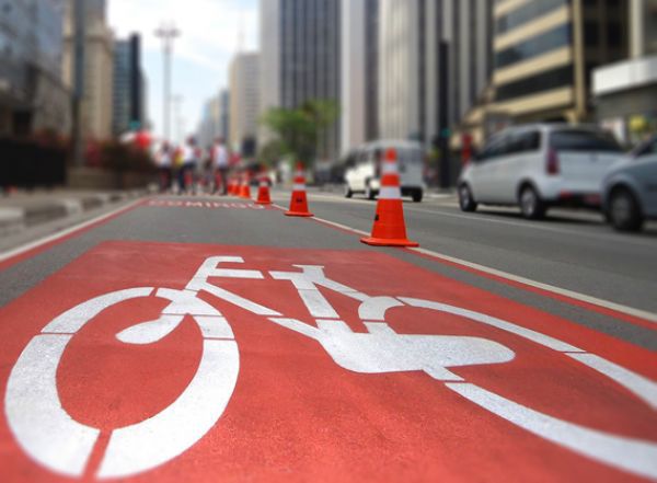 Comissão debate redução de limite de velocidade de carros nas cidades para segurança de ciclistas