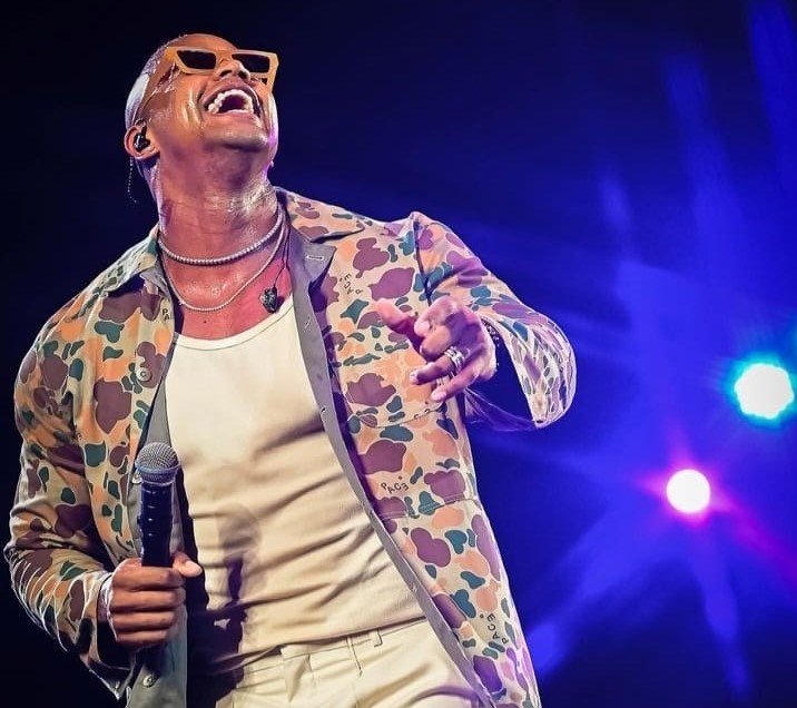 Cantor Léo Santana promete agitar noite com diversos hits no Festival Expocrato