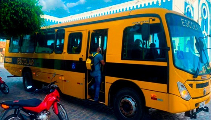 MPCE firma acordo com Prefeitura de Mauriti para regularização da frota de transporte escolar