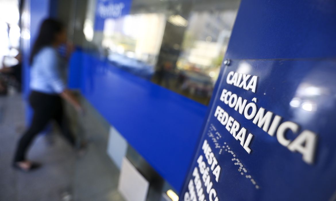 Caixa libera abono salarial para nascidos em março e abril