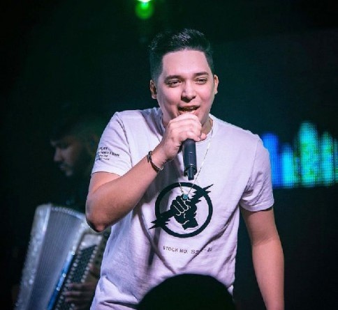 Cantor e compositor Lukas Lemos encanta o público amante do forró em todo Nordeste