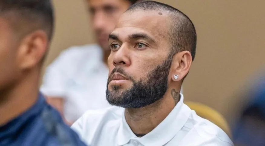 Daniel Alves é indiciado formalmente por estupro na Espanha