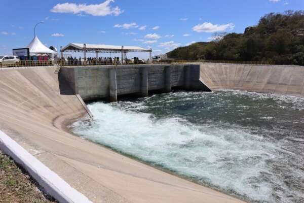 Cariri recebe águas da transposição do Rio São Francisco após acionamento de novo sistema de bombeamento