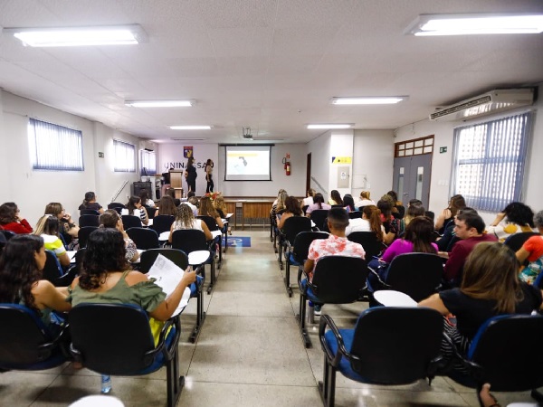 Em Juazeiro do Norte, enfermeiros recebem orientações sobre vacinação